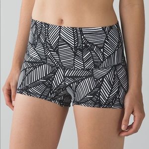 lululemon athletica Boogie Short “Banana Leaf”